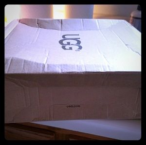 New in box pink uggs with bow